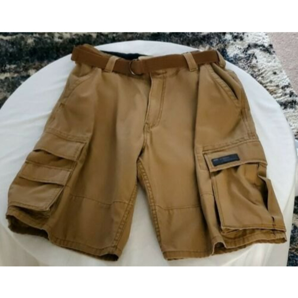 Levi's Workwear Cargo Shorts  Baggy Loose With Belt Waterless Mens Size 32 EUC - Picture 1 of 6
